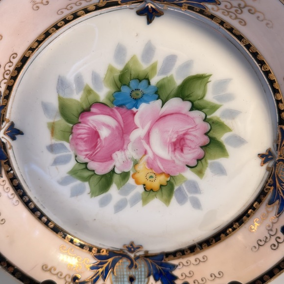 Noritake Decorative Cabbage Rose with Gold made in Japan - Picture 2 of 6